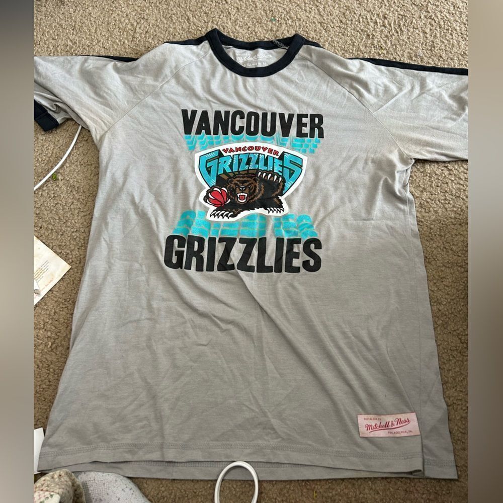 Mitchell & Ness Vancouver Grizzlies Basketball Tshirt